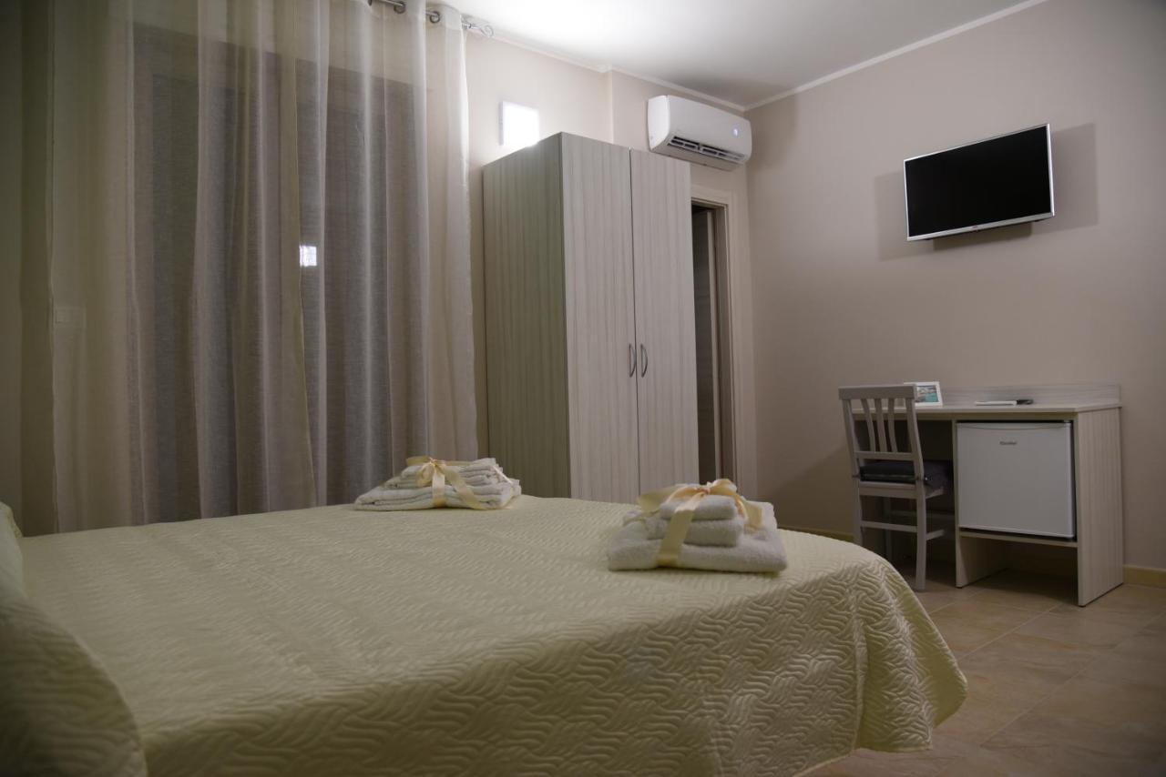 B&B La Graticola Ristorante Pizzeria Trepuzzi Kültér fotó